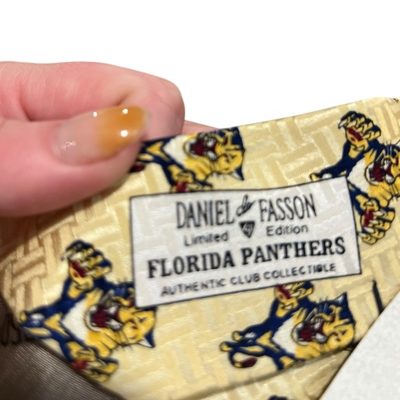 Florida Panthers Limited Edition Silk Tie Daniel de Fasson – Collector’s Series - Picture 6 of 7